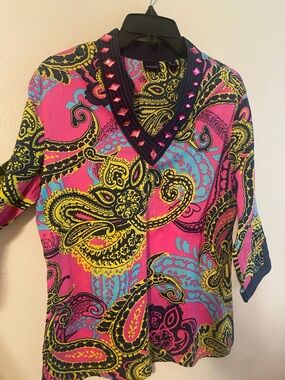 Westbound vibrant Pink Paisley V-Neck Studded Women's Top